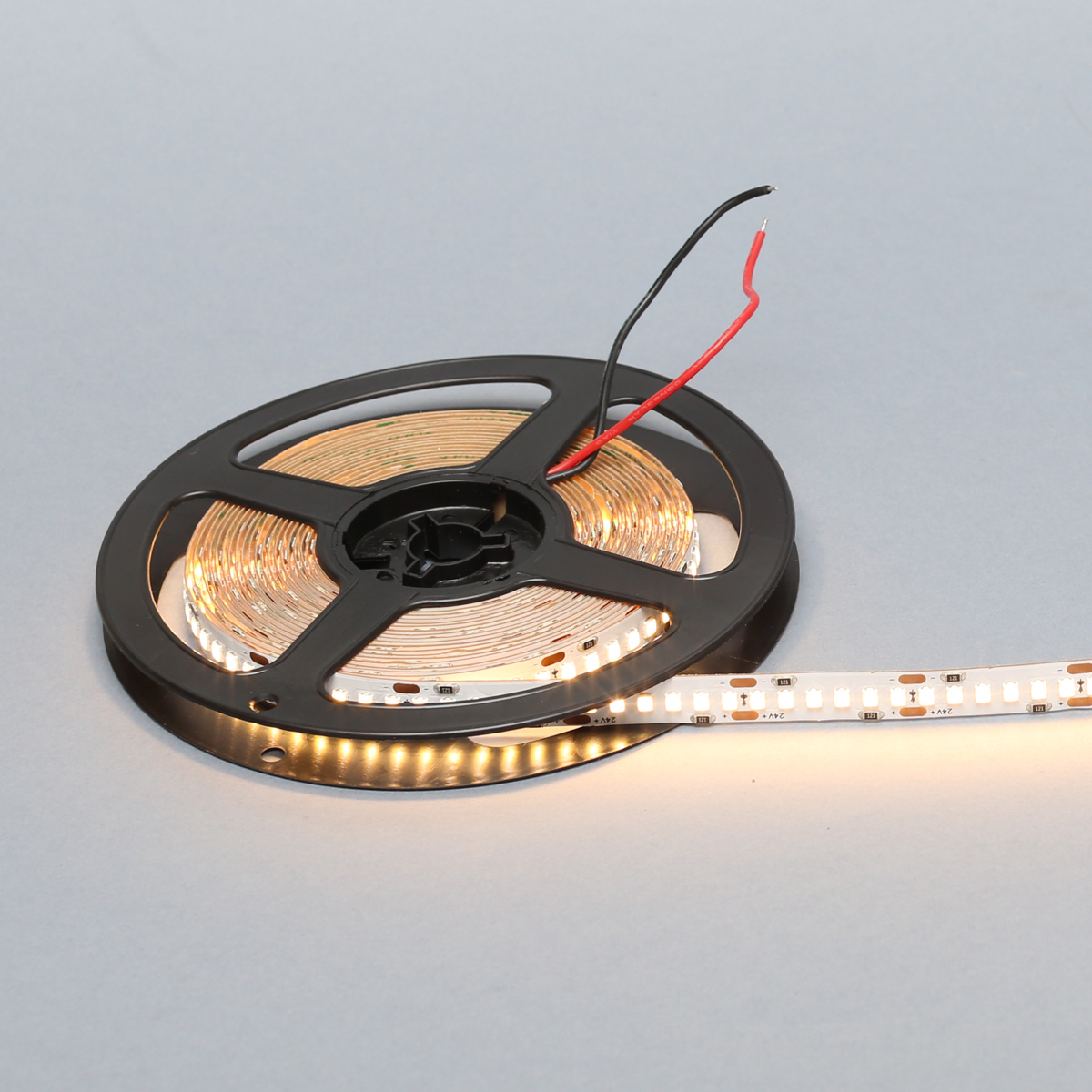Лента светодиодная SMD2835, 204 LED/м, 22Вт/м, 24В, CRI85, 2000Лм./м 5000х10 мм, IP 20, 3000-3500К (теплый белый)