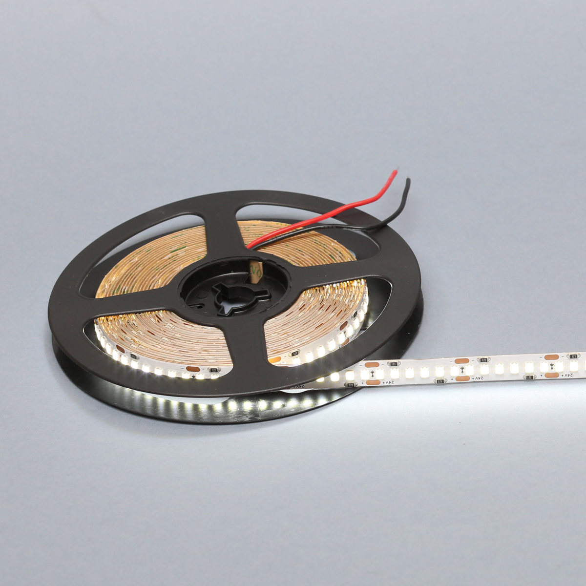 Лента светодиодная SMD2835, 204 LED/м, 22Вт/м, 24В, CRI85, 2000Лм./м 5000х10 мм, IP 20, 6000-6500К (холодный белый)
